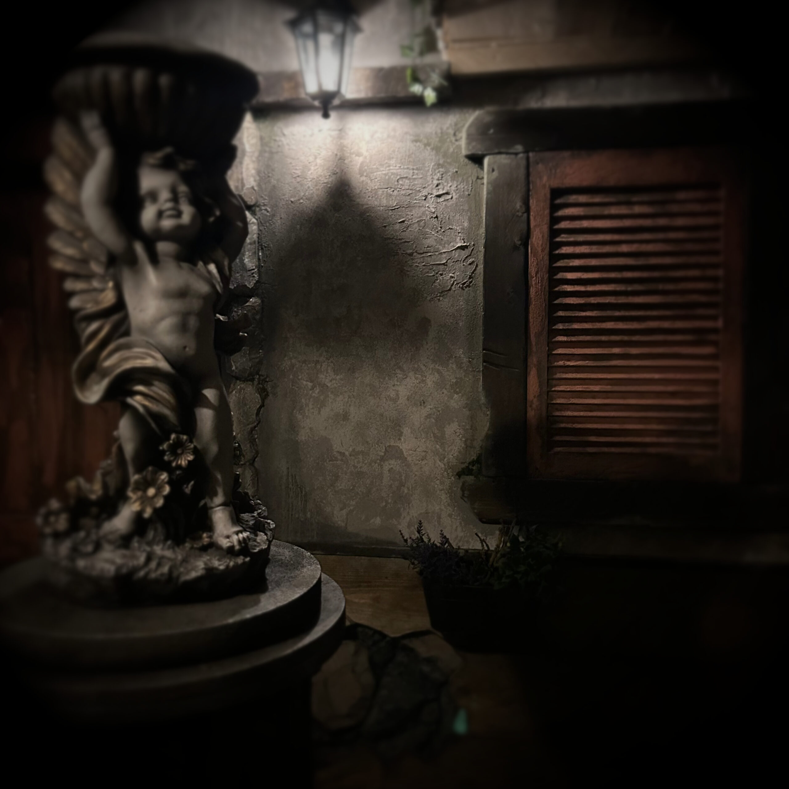 Interno escape room a tema villaggio